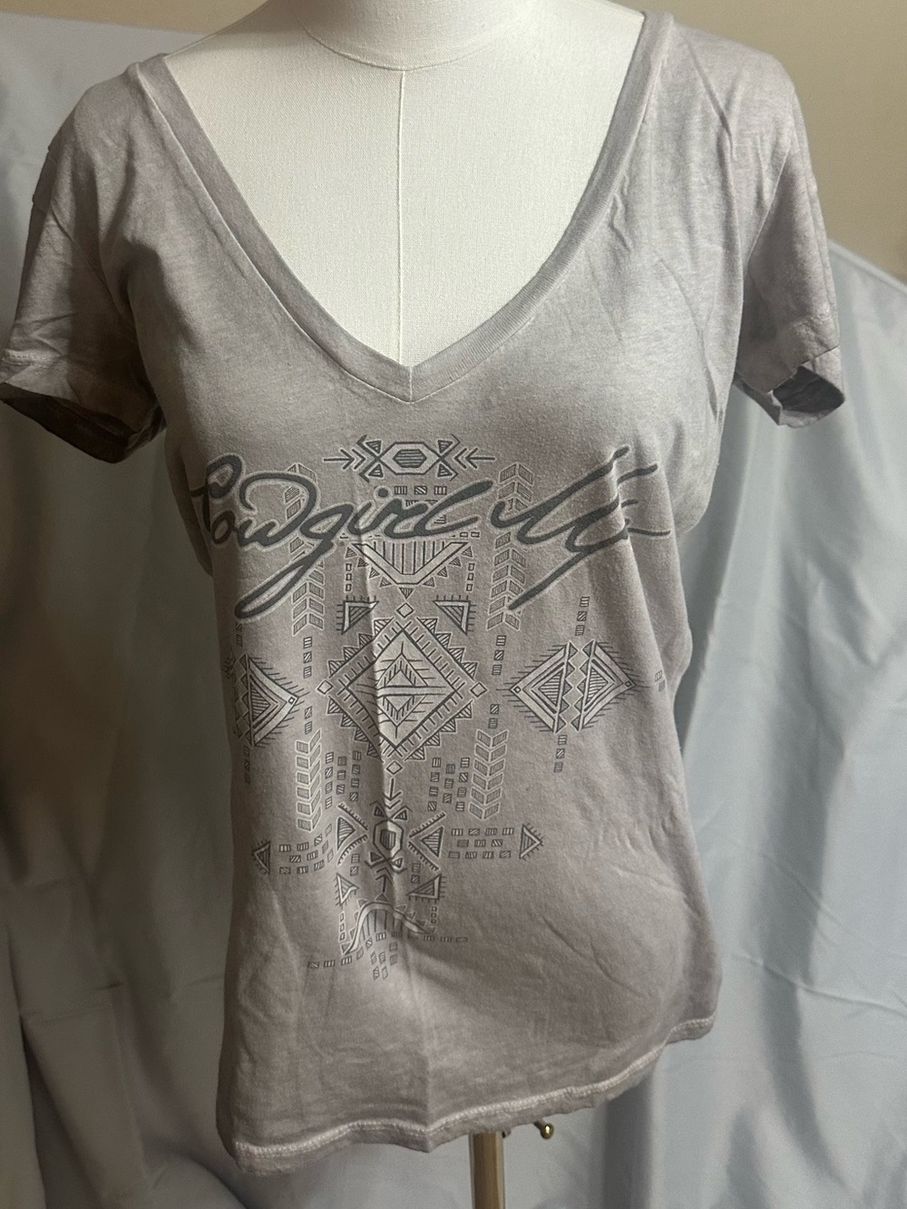 COWGIRL UP / V-Neck Short Sleeve Tee - Light Gray